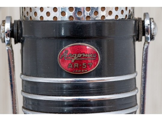 Quality Vintage And Antique Collection Of Radio Themed Decor