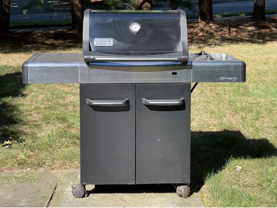 Weber E-210 Spirit Grill