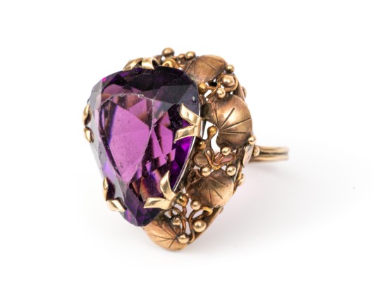 14k Gold Vintage Chunky Purple Glass Foliate Border Ring, Size 5.75
