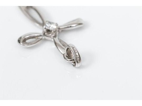 14k White Gold Pretty Contemporary Swirled Cross, White Sapphire Center