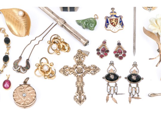 Lot Of Gold Filled Assorted Vintage Jewelry Pieces