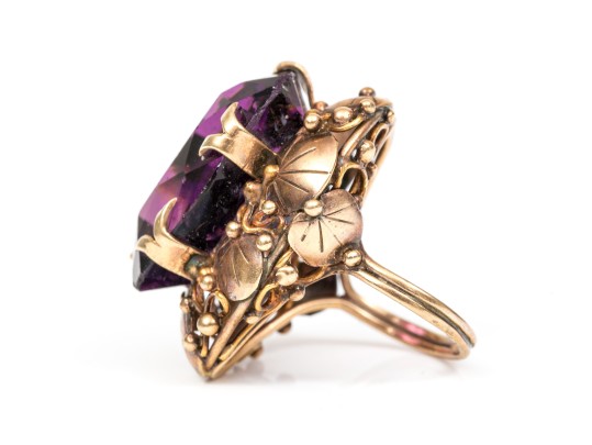 14k Gold Vintage Chunky Purple Glass Foliate Border Ring, Size 5.75