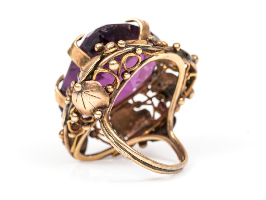 14k Gold Vintage Chunky Purple Glass Foliate Border Ring, Size 5.75