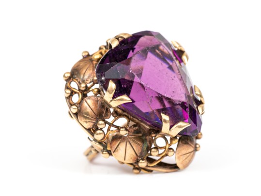 14k Gold Vintage Chunky Purple Glass Foliate Border Ring, Size 5.75