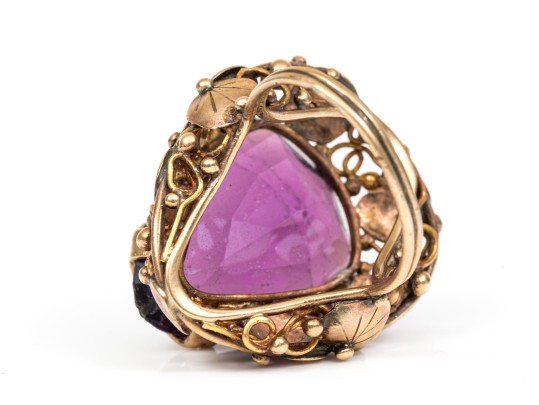 14k Gold Vintage Chunky Purple Glass Foliate Border Ring, Size 5.75