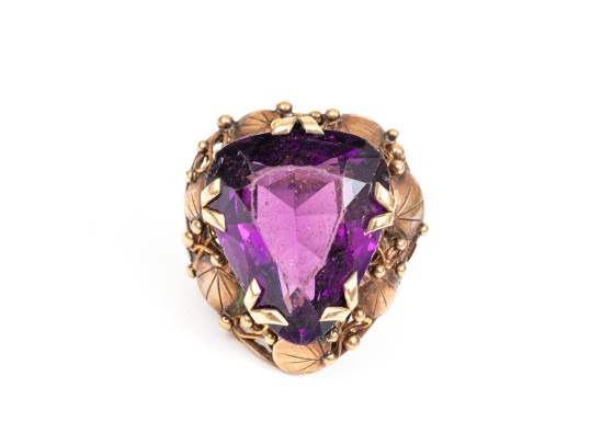 14k Gold Vintage Chunky Purple Glass Foliate Border Ring, Size 5.75