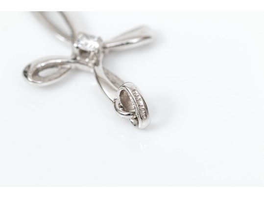 14k White Gold Pretty Contemporary Swirled Cross, White Sapphire Center