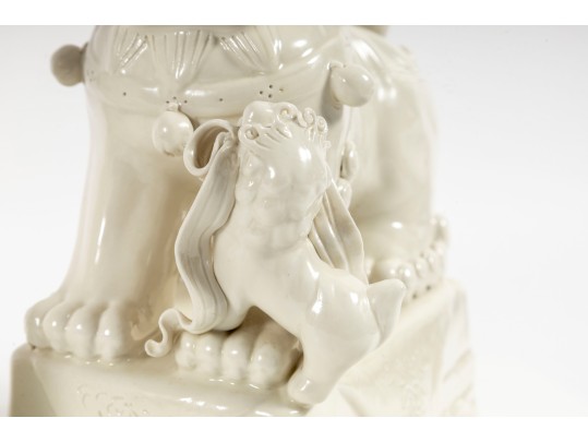 Decorative Porcelain Guardian Lions / Foo Dogs