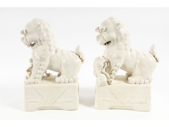 Decorative Porcelain Guardian Lions / Foo Dogs