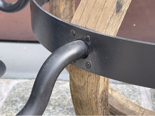 Delightful Lodge Farmhouse Wood And Iron Chandelier