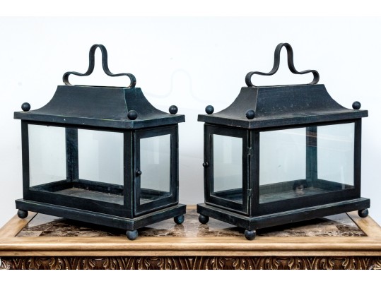 Tasteful Pair Of Decorative Lanterns
