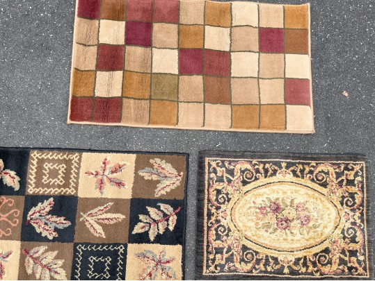 Suite Of Three Decorative Mats