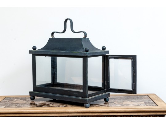 Tasteful Pair Of Decorative Lanterns