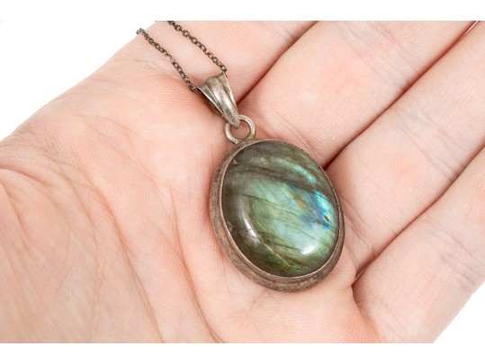 Sterling Silver Cable Chain Necklace With A Beautiful Labradorite Pendant
