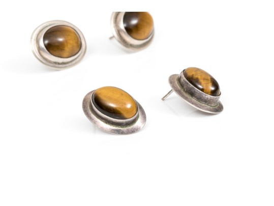 Lot Of Assorted Tigers Eye Jewelry Pieces, Including A Necklace And Two Pairs Of Earrings