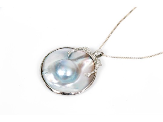 Sterling Silver Box Chain Necklace With Striking Cultured Blister Pearl Pendant