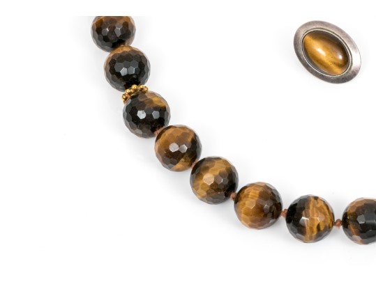 Lot Of Assorted Tigers Eye Jewelry Pieces, Including A Necklace And Two Pairs Of Earrings