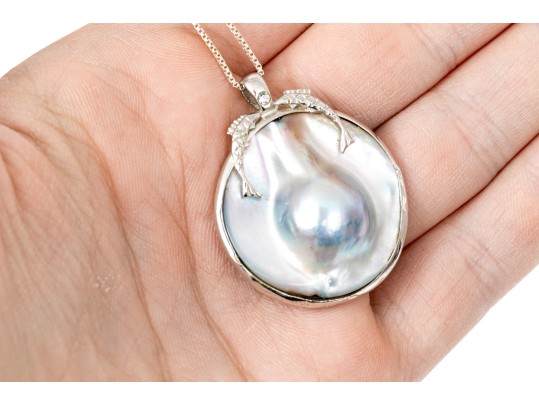 Sterling Silver Box Chain Necklace With Striking Cultured Blister Pearl Pendant