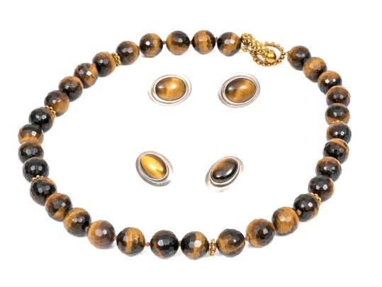 Lot Of Assorted Tigers Eye Jewelry Pieces, Including A Necklace And Two Pairs Of Earrings