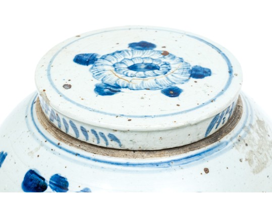 Chinese Export Blue And White Bee Hive Form Porcelain Ginger Jar