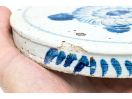 Chinese Export Blue And White Bee Hive Form Porcelain Ginger Jar