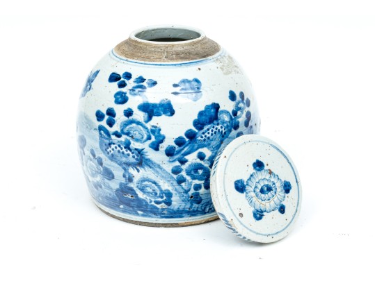 Chinese Export Blue And White Bee Hive Form Porcelain Ginger Jar