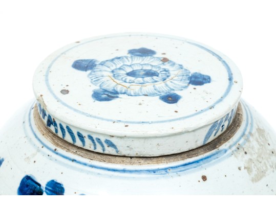 Chinese Export Blue And White Bee Hive Form Porcelain Ginger Jar