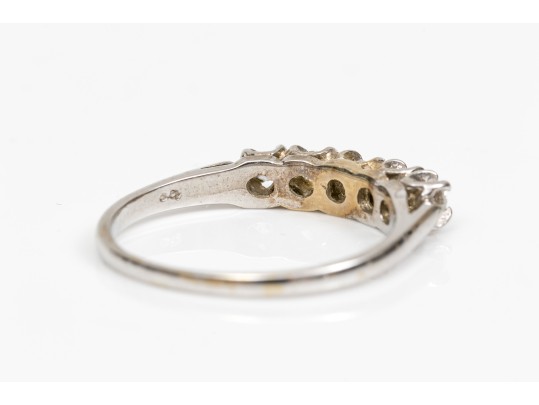 14k White Gold Classic Five Stone Diamond Band Ring, App. 0.18 TCW, Size 6.75