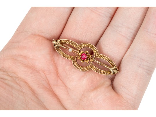 10k Yellow Gold Lovely Vintage Scalloped Brooch