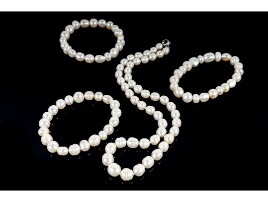 Cultured Pearl Necklace & Bracelets 