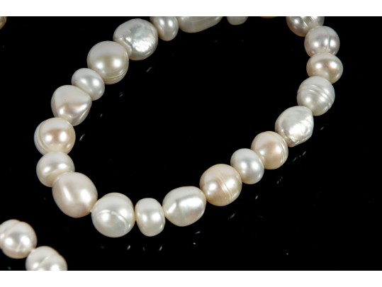 Cultured Pearl Necklace & Bracelets 