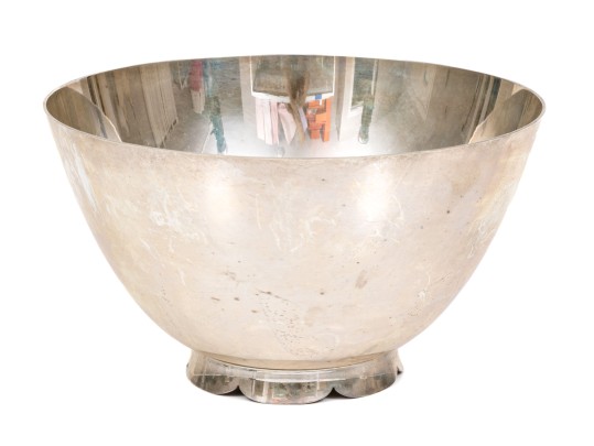 Tiffany & Co. Sterling Silver Striking Vintage Contemporary Motif Scalloped Footed Bowl