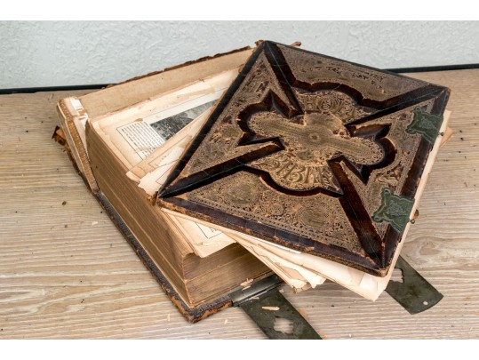 The Pronouncing Edition Of The Holy Bible, Joyce Brothers & Co. Massachusetts, Copyright 1890