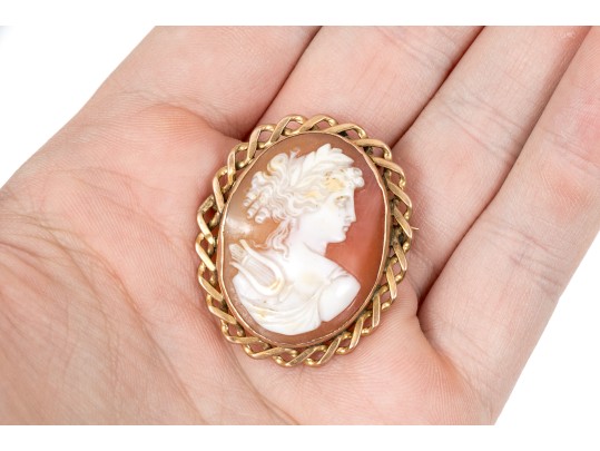 10k Yellow Gold Handsome Vintage Flat Twisted Framed Cameo Pin/pendant