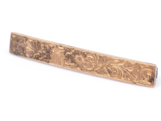 14k Gold Handsome Antique Chased Bar Pin