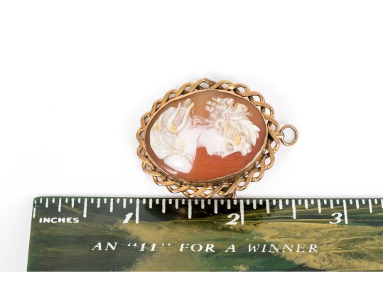 10k Yellow Gold Handsome Vintage Flat Twisted Framed Cameo Pin/pendant