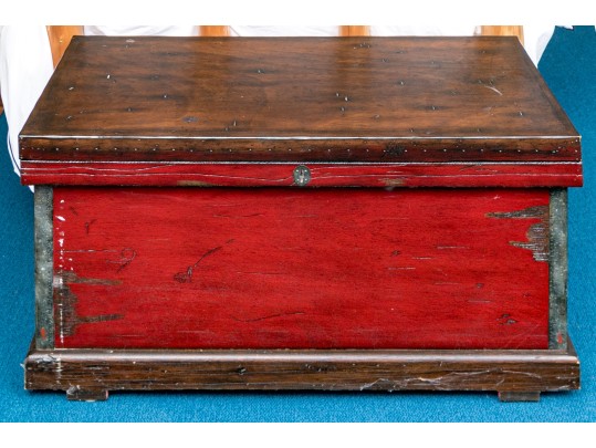 Stylish Painted Hinged Blanket Chest