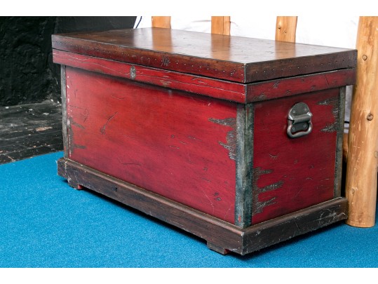 Stylish Painted Hinged Blanket Chest