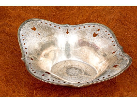Alvin Sterling Silver Quatrefoil Serving Bowl, 11.15 Ozt.