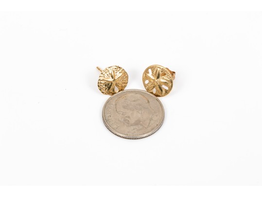 14k Gold Pair Of Two Round Motif Stud Earrings, Hammered And Sand Dollar Motifs