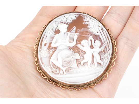 9k Yellow Gold Vintage Beautiful Large Round Psyche And Cupids Motif Brooch