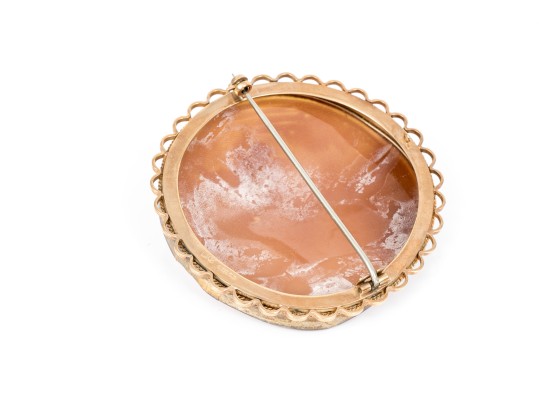 9k Yellow Gold Vintage Beautiful Large Round Psyche And Cupids Motif Brooch