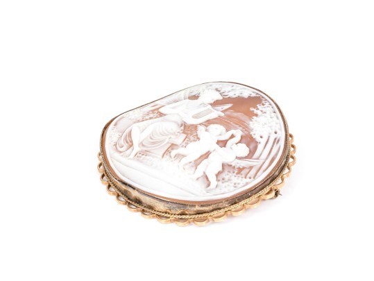 9k Yellow Gold Vintage Beautiful Large Round Psyche And Cupids Motif Brooch