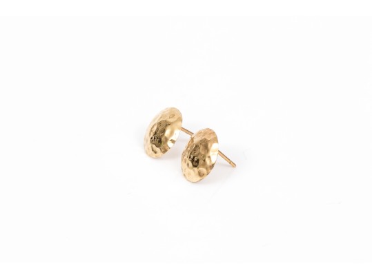 14k Gold Pair Of Two Round Motif Stud Earrings, Hammered And Sand Dollar Motifs