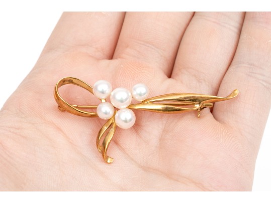 18k Yellow Gold Lovely Cultured Pearl Ribbon Swirl Brooch