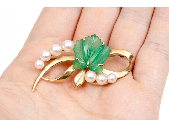 14k Yellow Gold Pretty Cultured Pearl And Green Chalcedony Leaf Motif Swirl Brooch