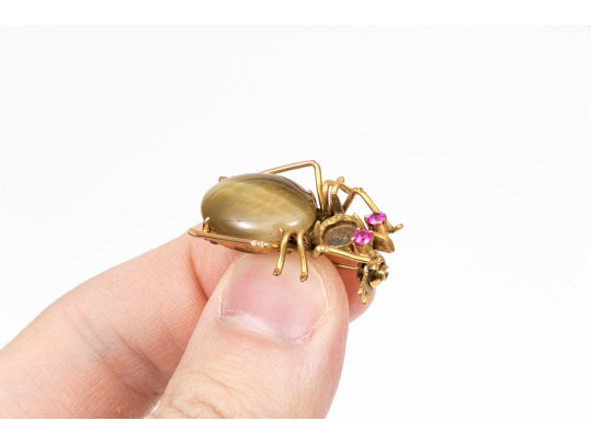 14k Yellow Gold Wonderful Cabachon Cats Eye Set Figural Spider Motif Brooch
