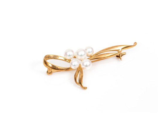 18k Yellow Gold Lovely Cultured Pearl Ribbon Swirl Brooch
