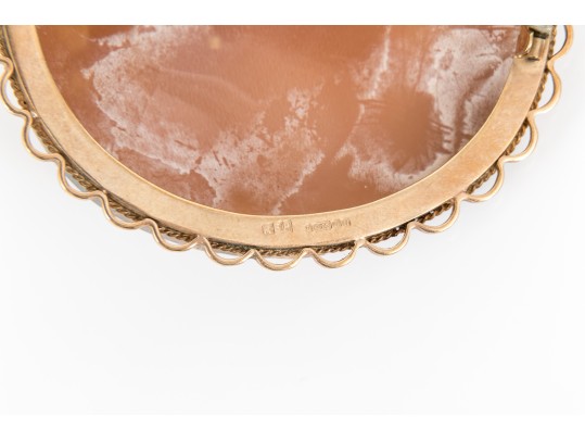 9k Yellow Gold Vintage Beautiful Large Round Psyche And Cupids Motif Brooch