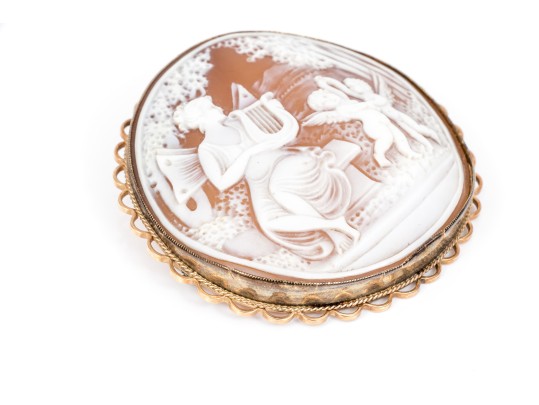 9k Yellow Gold Vintage Beautiful Large Round Psyche And Cupids Motif Brooch